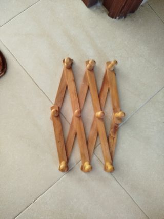 Perchero de madera plegable