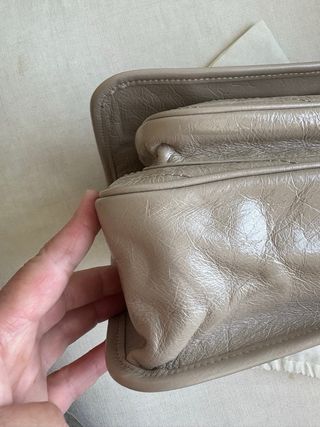 Bolso Yves Saint Laurent Beige
modelo Niky