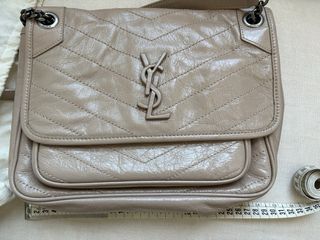 Bolso Yves Saint Laurent Beige
modelo Niky
