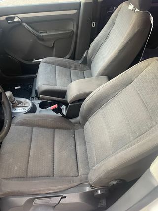 se vende lote 2 coches caja dañada