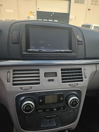 se vende lote 2 coches caja dañada