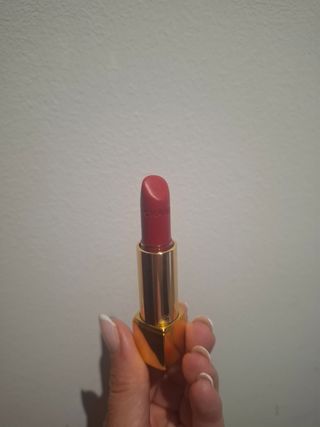 Chanel Rouge Allure - Pintalabios Rojo
Color 104
