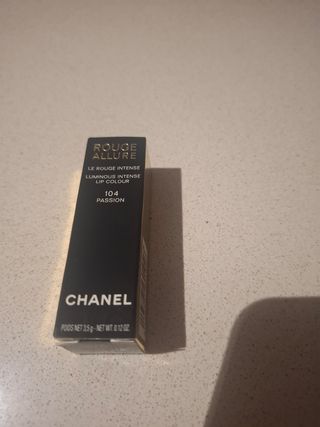 Chanel Rouge Allure - Pintalabios Rojo
Color 104
