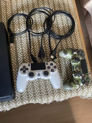 PS4 (PlayStation 4) 1TB + 2 mandos