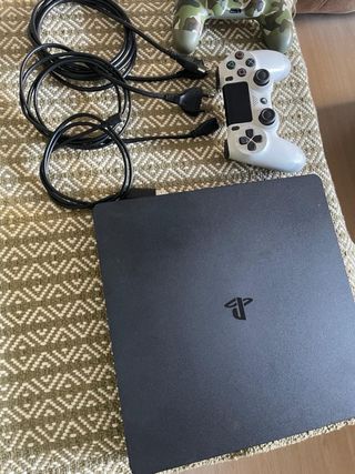 PS4 (PlayStation 4) 1TB + 2 mandos