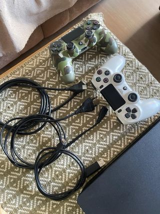 PS4 (PlayStation 4) 1TB + 2 mandos