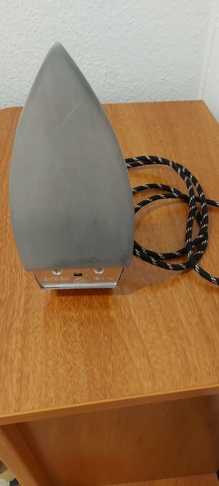 Plancha Jata Mod 66 Vintage años 70  BI -Tensión