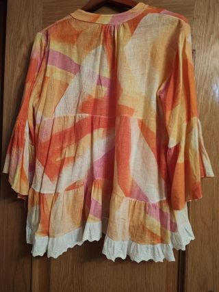 Blusa estampada naranja y rosa