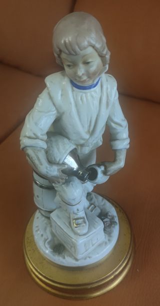 Figura porcelana niño antiguo