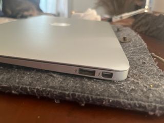 MacBook Air 11’’ muy buen estado. funciona genial