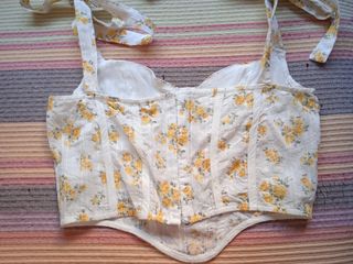 Top floral blanco-amarillo T-XS