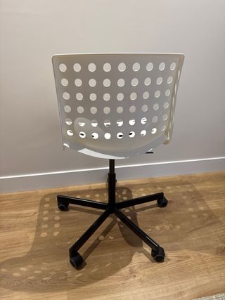 Silla giratoria Ikea blanca