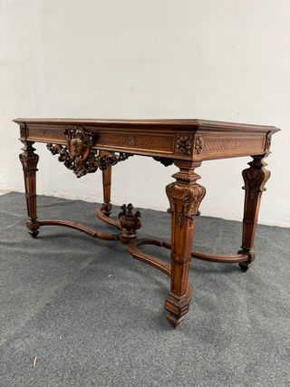 Fantastico tavolo francese in stile Luigi XV.