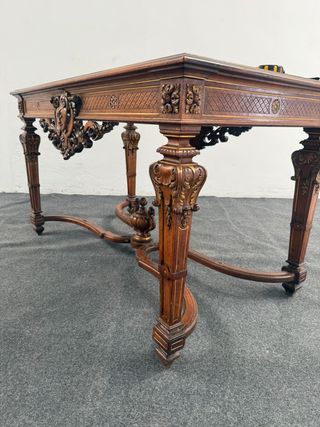 Fantastico tavolo francese in stile Luigi XV.