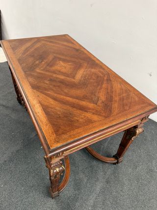 Fantastico tavolo francese in stile Luigi XV.