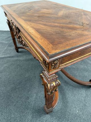 Fantastico tavolo francese in stile Luigi XV.