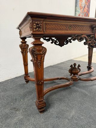 Fantastico tavolo francese in stile Luigi XV.