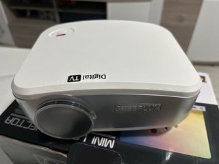 Mini proyector LED - Portátil.