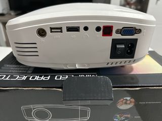 Mini proyector LED - Portátil.