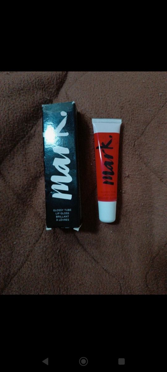 Brillante labios Mark rojo