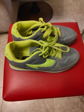 Zapatillas deportivas grises y verdes - talla 38