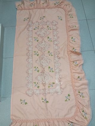 Colcha bordada estilo lagartera - Rosa