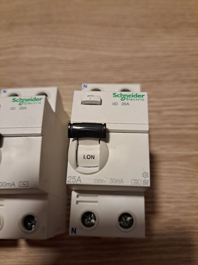 Protecciones electricas Schneider profesionales