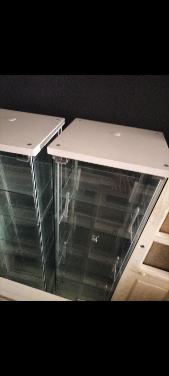 Vetrina con ante scorrevoli con chiave