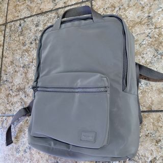 Mochila gris pull&bear