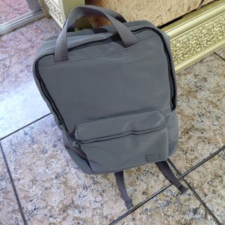 Mochila gris pull&bear