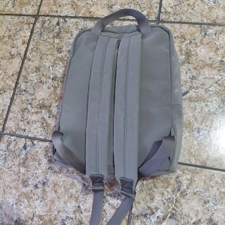 Mochila gris pull&bear