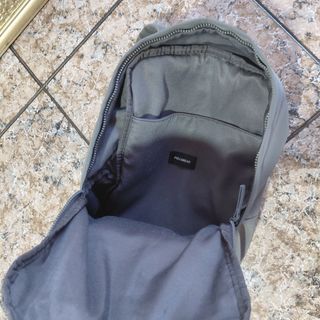 Mochila gris pull&bear