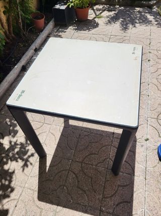 Mesa y 6 sillas terraza - plástico