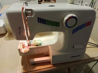 Máquina coser Medion.