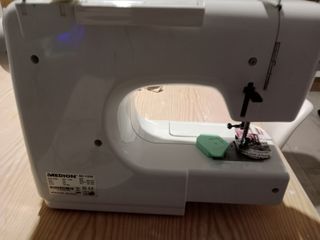 Máquina coser Medion.