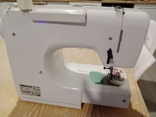 Máquina coser Medion.
