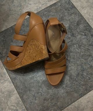 Sandalias cuña UGG marrón