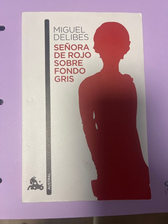 Señora de rojo sobre fondo gris de Miguel Delibes