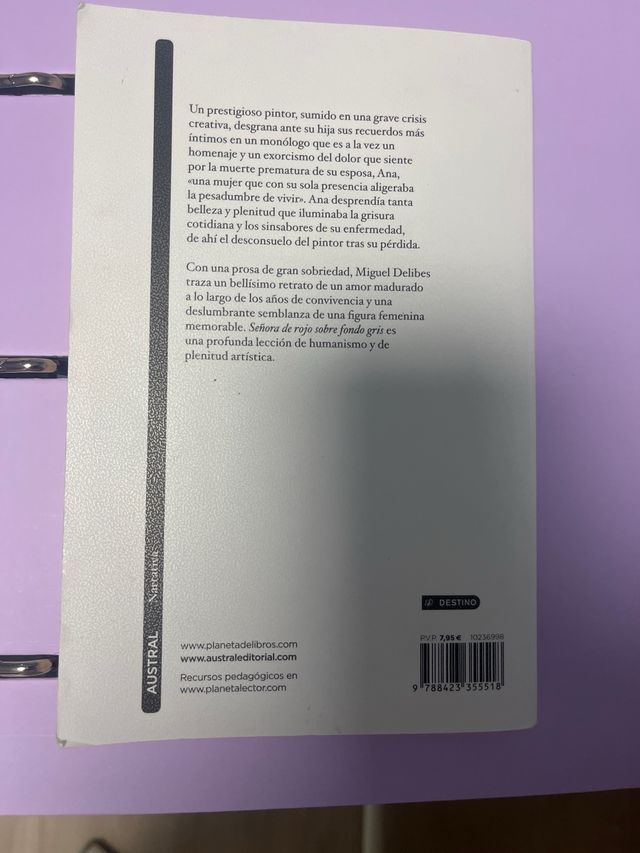 Señora de rojo sobre fondo gris de Miguel Delibes