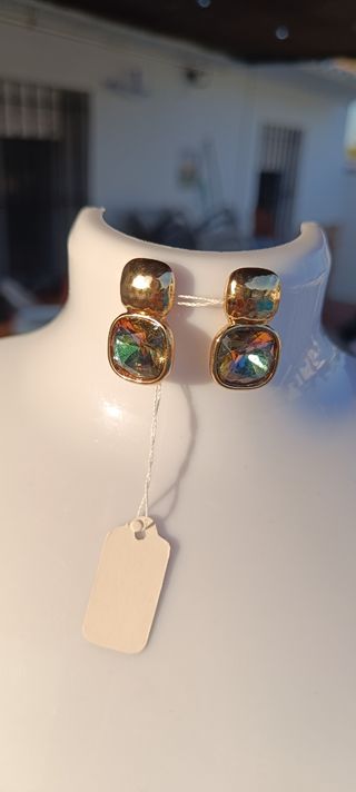 Pendientes dorados multicolor