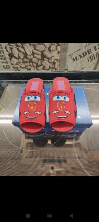 Pantuflas coche bomberos- rojas - niño