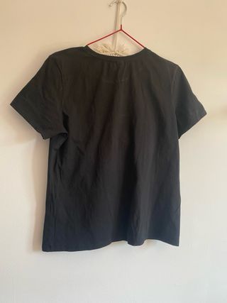 Camiseta H&M negra y dorada - Talla M