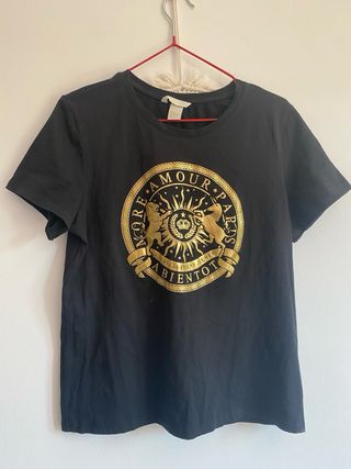 Camiseta H&M negra y dorada - Talla M