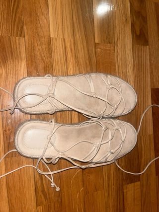 Sandalias beige atadas esparto