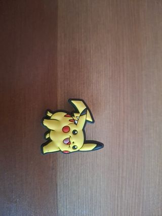 Pin Crocs Pikachu