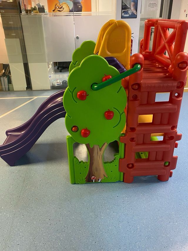 Tobogán infantil jardín