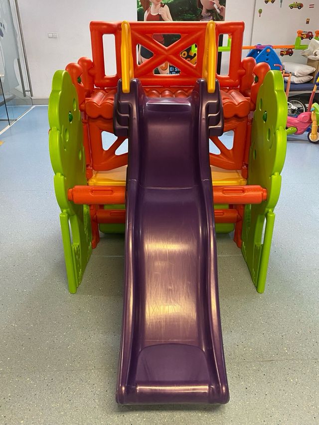 Tobogán infantil jardín