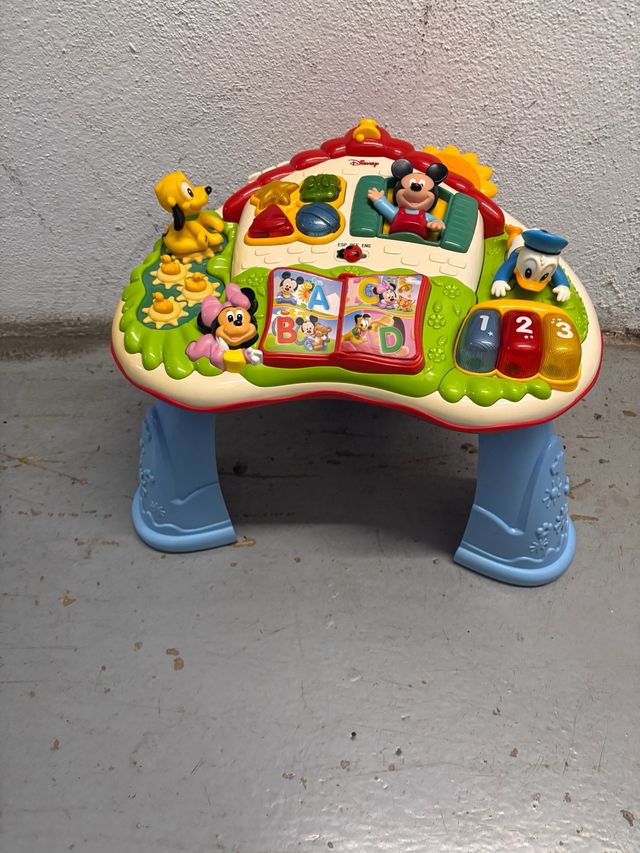 Mesa de actividades Disney bebé