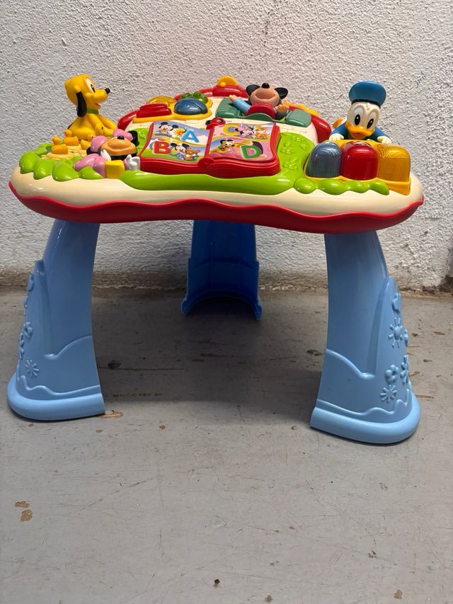 Mesa de actividades Disney bebé