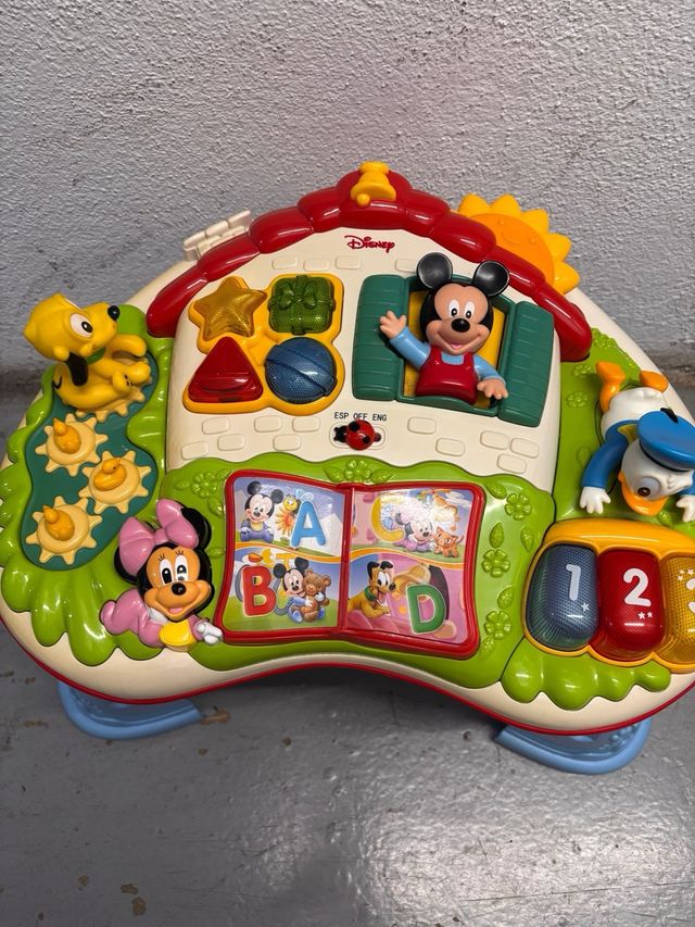 Mesa de actividades Disney bebé